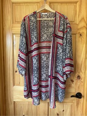 Maurices Lightweight Floral Scarf Print Kimono in Navy, Red, Cream size L/XL
